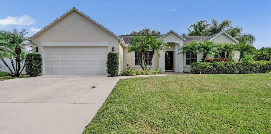 Casa en Port St. Lucie, Florida 8 dormitorios, 208.75 m2 № 2363036