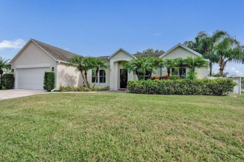Casa en venta en Port St. Lucie, Florida, 8 dormitorios, 208.75 m2 № 2363036 - foto 2