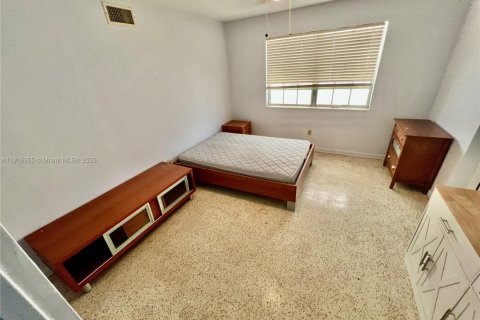 Снять в аренду коммерческую недвижимость в Майами, Флорида 1 спальня, 27.87м2, № 1974073 - фото 2