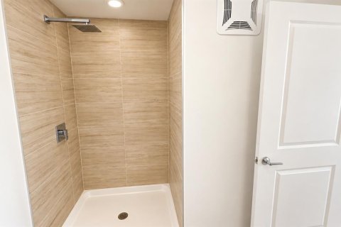 Condo in Orlando, Florida, 2 bedrooms  № 2432718 - photo 16