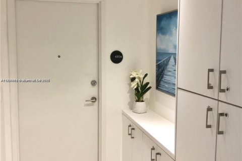 Copropriété à vendre à Miami, Floride: 2 chambres, 98.2 m2 № 1944804 - photo 11