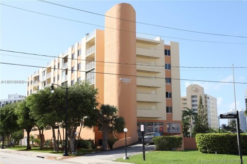 Condo in Sunny Isles Beach, Florida, 2 bedrooms  № 1752706 - photo 2
