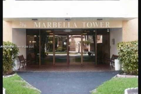 Condo in Sunny Isles Beach, Florida, 2 bedrooms  № 1752706 - photo 1