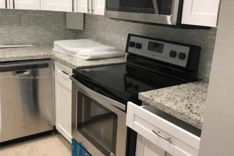 Condo in Sunny Isles Beach, Florida, 2 bedrooms  № 1752706 - photo 4