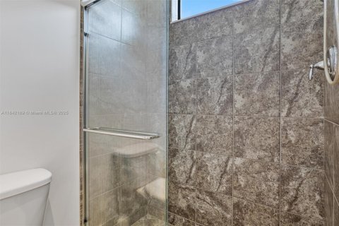 Casa en venta en Pembroke Pines, Florida, 3 dormitorios, 229.1 m2 № 1846127 - foto 23
