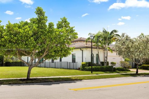Casa en venta en Pembroke Pines, Florida, 3 dormitorios, 229.1 m2 № 1846127 - foto 3