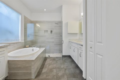 Casa en venta en Pembroke Pines, Florida, 3 dormitorios, 229.1 m2 № 1846127 - foto 16