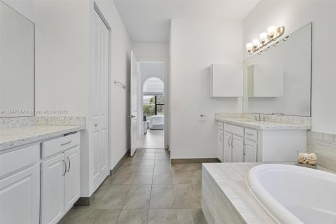 Casa en venta en Pembroke Pines, Florida, 3 dormitorios, 229.1 m2 № 1846127 - foto 18