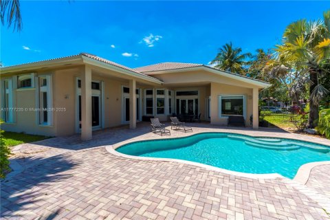 House in Davie, Florida 5 bedrooms, 313.27 sq.m. № 1701340 - photo 1
