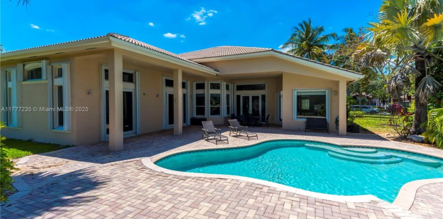 House in Davie, Florida 5 bedrooms, 313.27 sq.m. № 1701340