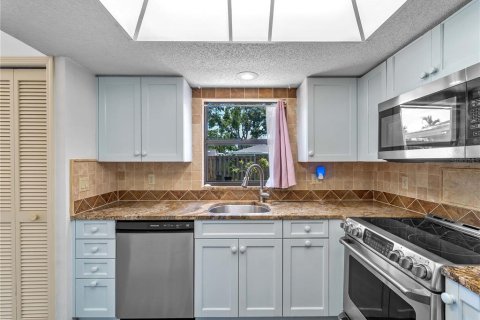 Villa ou maison à vendre à Sarasota, Floride: 3 chambres, 158.03 m2 № 1894479 - photo 8