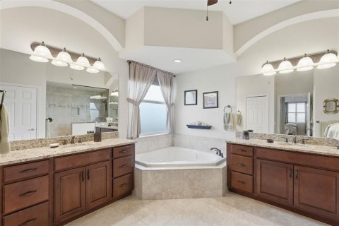 House in Parrish, Florida 4 bedrooms, 264.03 sq.m. № 2296768 - photo 16