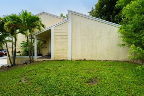 House in Cutler Bay, Florida 3 bedrooms, 144.74 sq.m. № 1930739 - photo 6