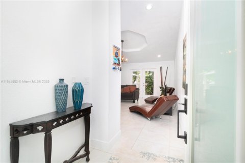House in Cutler Bay, Florida 3 bedrooms, 144.74 sq.m. № 1930739 - photo 10