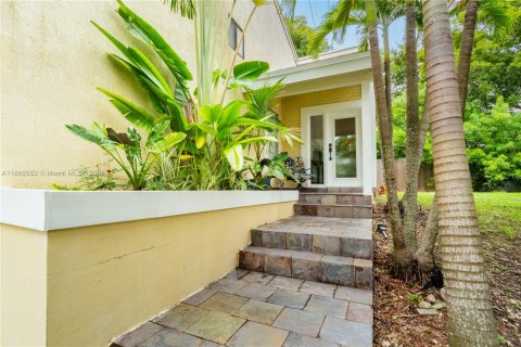House in Cutler Bay, Florida 3 bedrooms, 144.74 sq.m. № 1930739 - photo 9