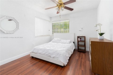 House in Cutler Bay, Florida 3 bedrooms, 144.74 sq.m. № 1930739 - photo 29