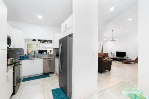 House in Cutler Bay, Florida 3 bedrooms, 144.74 sq.m. № 1930739 - photo 15