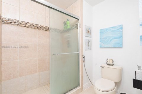 House in Cutler Bay, Florida 3 bedrooms, 144.74 sq.m. № 1930739 - photo 27