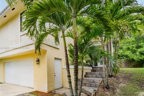 House in Cutler Bay, Florida 3 bedrooms, 144.74 sq.m. № 1930739 - photo 8