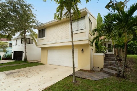 House in Cutler Bay, Florida 3 bedrooms, 144.74 sq.m. № 1930739 - photo 7
