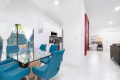 House in Cutler Bay, Florida 3 bedrooms, 144.74 sq.m. № 1930739 - photo 18