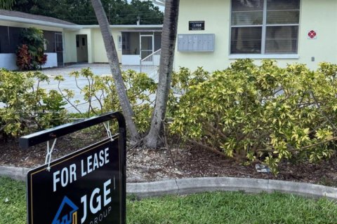 Casa en alquiler en Cape Coral, Florida, 2 dormitorios № 1947493 - foto 10