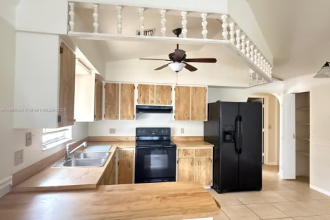 Casa en alquiler en Cape Coral, Florida, 2 dormitorios № 1947493 - foto 3