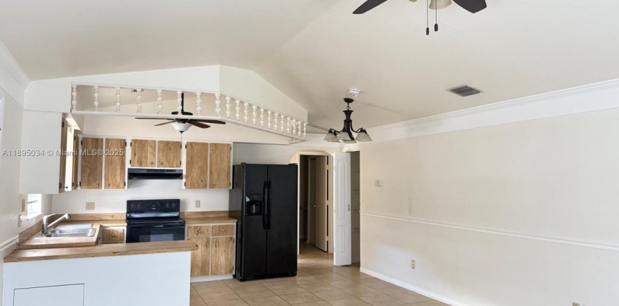 Casa en Cape Coral, Florida 2 dormitorios № 1947493