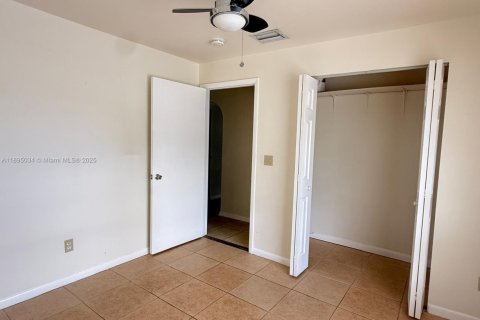 Casa en alquiler en Cape Coral, Florida, 2 dormitorios № 1947493 - foto 6