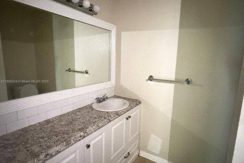 Casa en alquiler en Cape Coral, Florida, 2 dormitorios № 1947493 - foto 9