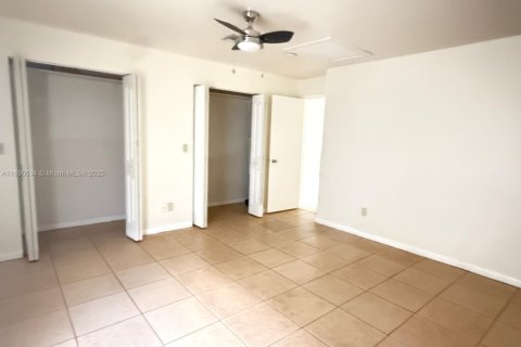 Casa en alquiler en Cape Coral, Florida, 2 dormitorios № 1947493 - foto 8