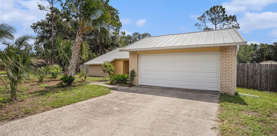 House in Lutz, Florida 3 bedrooms, 118.54 sq.m. № 1831760
