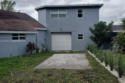 House in Hollywood, Florida 3 bedrooms, 398.36 sq.m. № 1994043 - photo 7