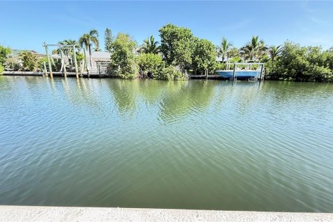Condo in Holmes Beach, Florida, 2 bedrooms № 2167505 - photo 4