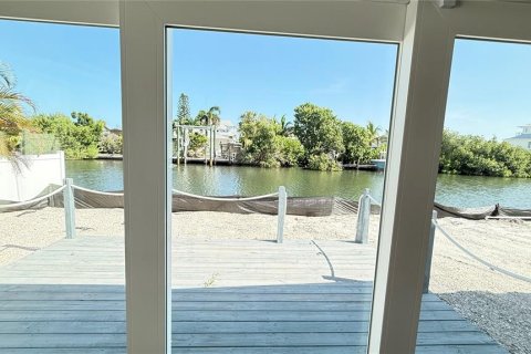 Condo in Holmes Beach, Florida, 2 bedrooms № 2167505 - photo 17