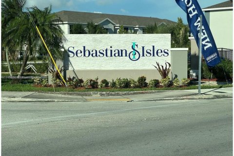 Купить таунхаус в Флорида-Сити, Флорида 3 спальни, 133.13м2, № 2053686 - фото 2