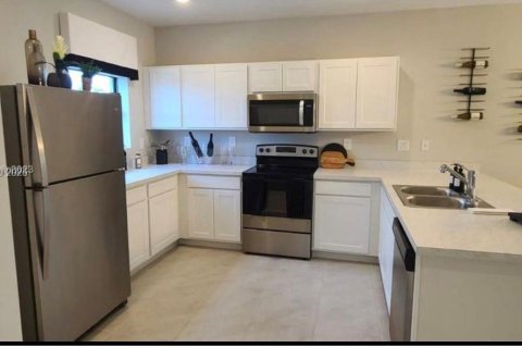 Купить таунхаус в Флорида-Сити, Флорида 3 спальни, 133.13м2, № 2053686 - фото 3