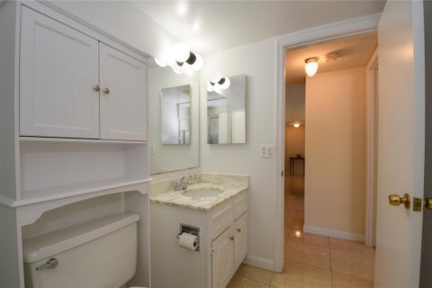 Condo in Lauderdale-by-the-Sea, Florida, 2 bedrooms № 2187354 - photo 30