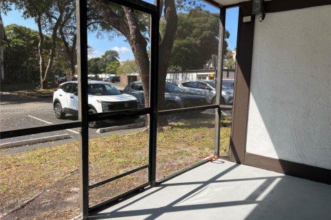 Снять в аренду кондоминиум в Лодерхилл, Флорида 1 спальня, 74.32м2, № 2028982 - фото 24