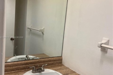 Снять в аренду кондоминиум в Лодерхилл, Флорида 1 спальня, 74.32м2, № 2028982 - фото 5