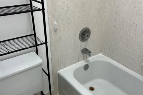 Снять в аренду кондоминиум в Лодерхилл, Флорида 1 спальня, 74.32м2, № 2028982 - фото 12