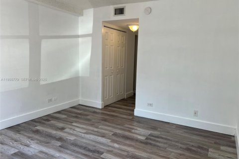 Снять в аренду кондоминиум в Лодерхилл, Флорида 1 спальня, 74.32м2, № 2028982 - фото 21