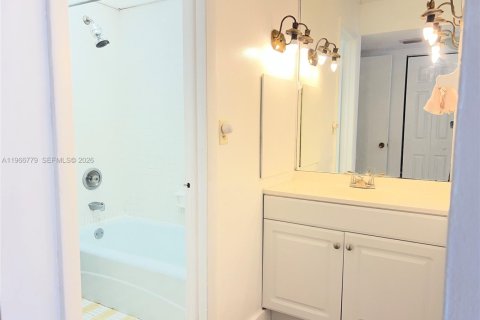 Снять в аренду кондоминиум в Лодерхилл, Флорида 1 спальня, 74.32м2, № 2028982 - фото 14