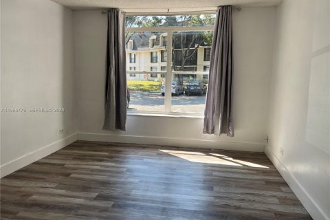 Снять в аренду кондоминиум в Лодерхилл, Флорида 1 спальня, 74.32м2, № 2028982 - фото 15