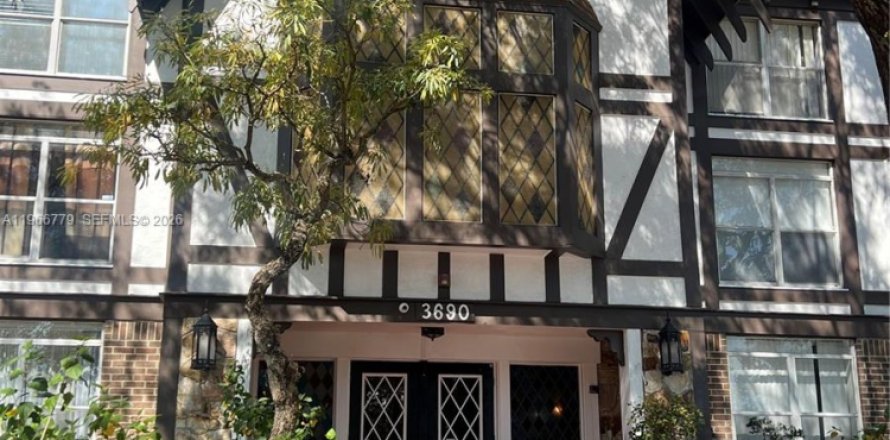 Кондоминиум с 1 спальней в Лодерхилл, Флорида № 2028982