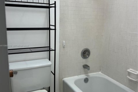 Снять в аренду кондоминиум в Лодерхилл, Флорида 1 спальня, 74.32м2, № 2028982 - фото 11