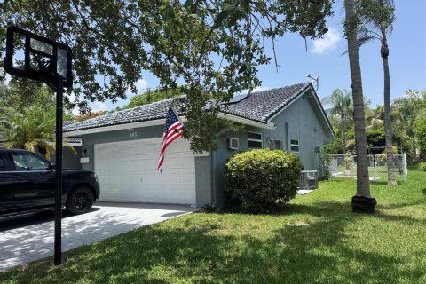 Villa ou maison à Coral Springs, Floride 4 chambres, 184.88 m2 № 2290390
