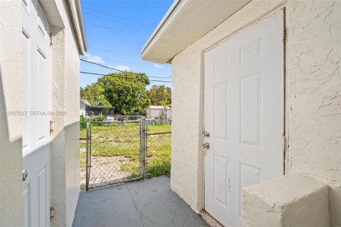 Villa ou maison à vendre à Miami Gardens, Floride: 3 chambres, 106.84 m2 № 2069030 - photo 27