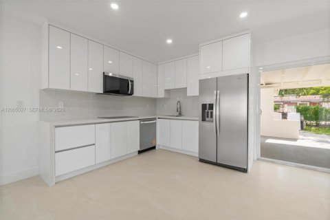 Villa ou maison à vendre à Miami Gardens, Floride: 3 chambres, 106.84 m2 № 2069030 - photo 12