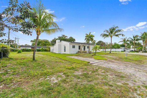 Villa ou maison à vendre à Miami Gardens, Floride: 3 chambres, 106.84 m2 № 2069030 - photo 4